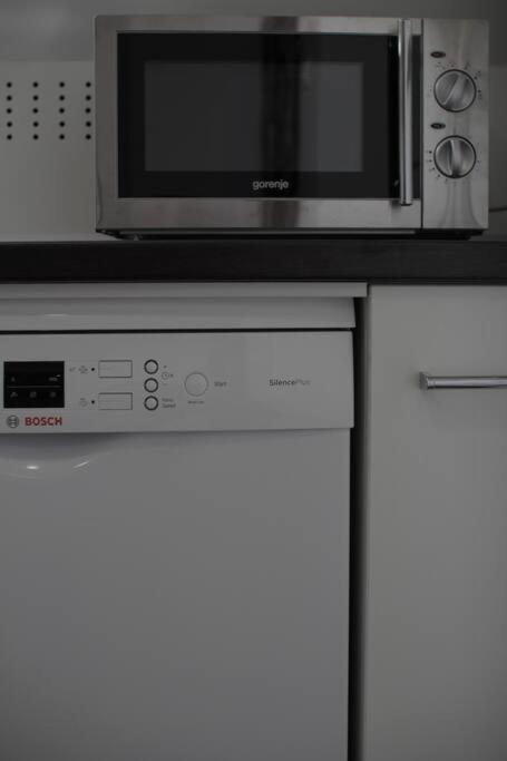 Apartma Entire In The Center With Free Parking