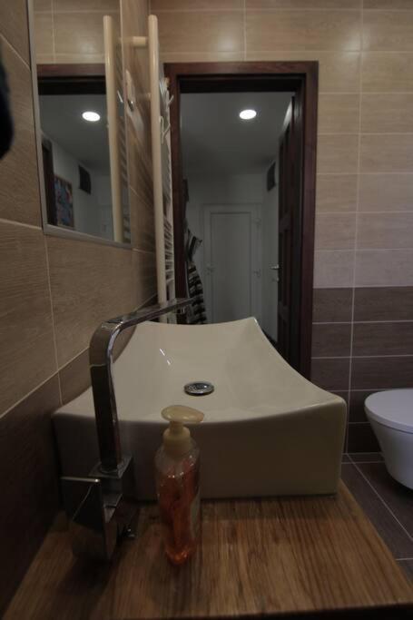 Entire In The Center With Free Parking Apartma *